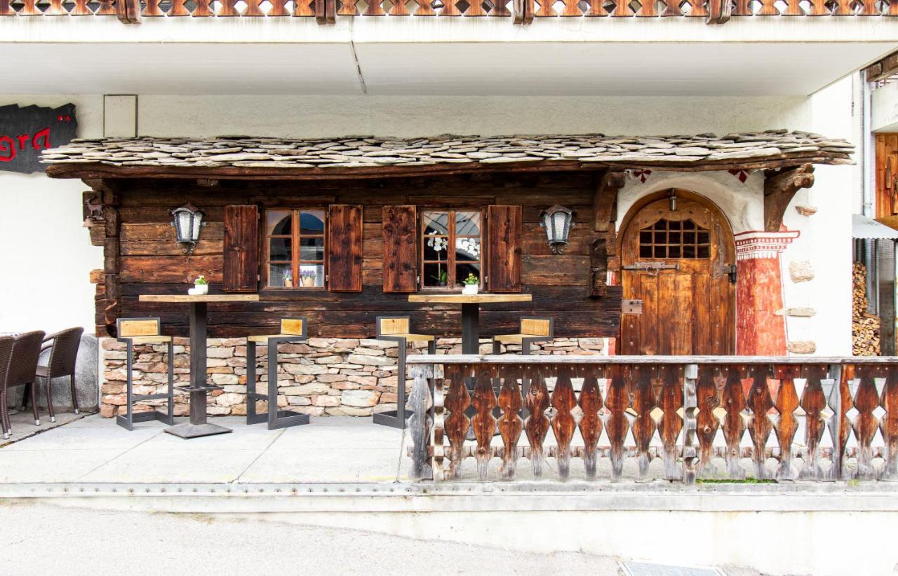 Tgesa Romana Savognin Bagian luar foto